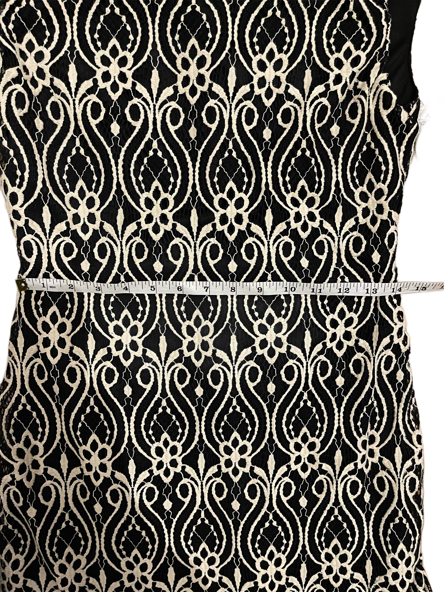 Black & Ivory Lace Overlay Sheath Dress – Size 6 – Connected Apparel