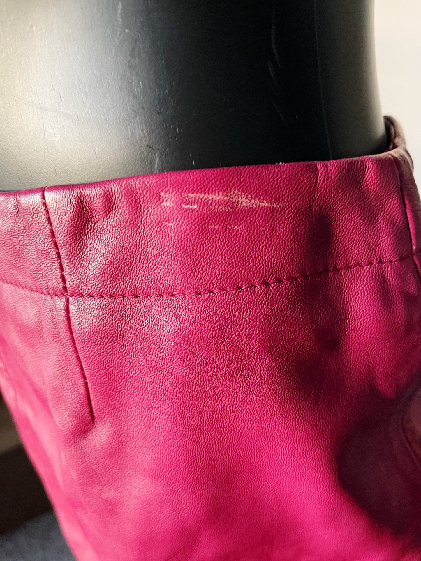Vintage Fuchsia Leather Mini Skirt – Apart Impressions – Size 10