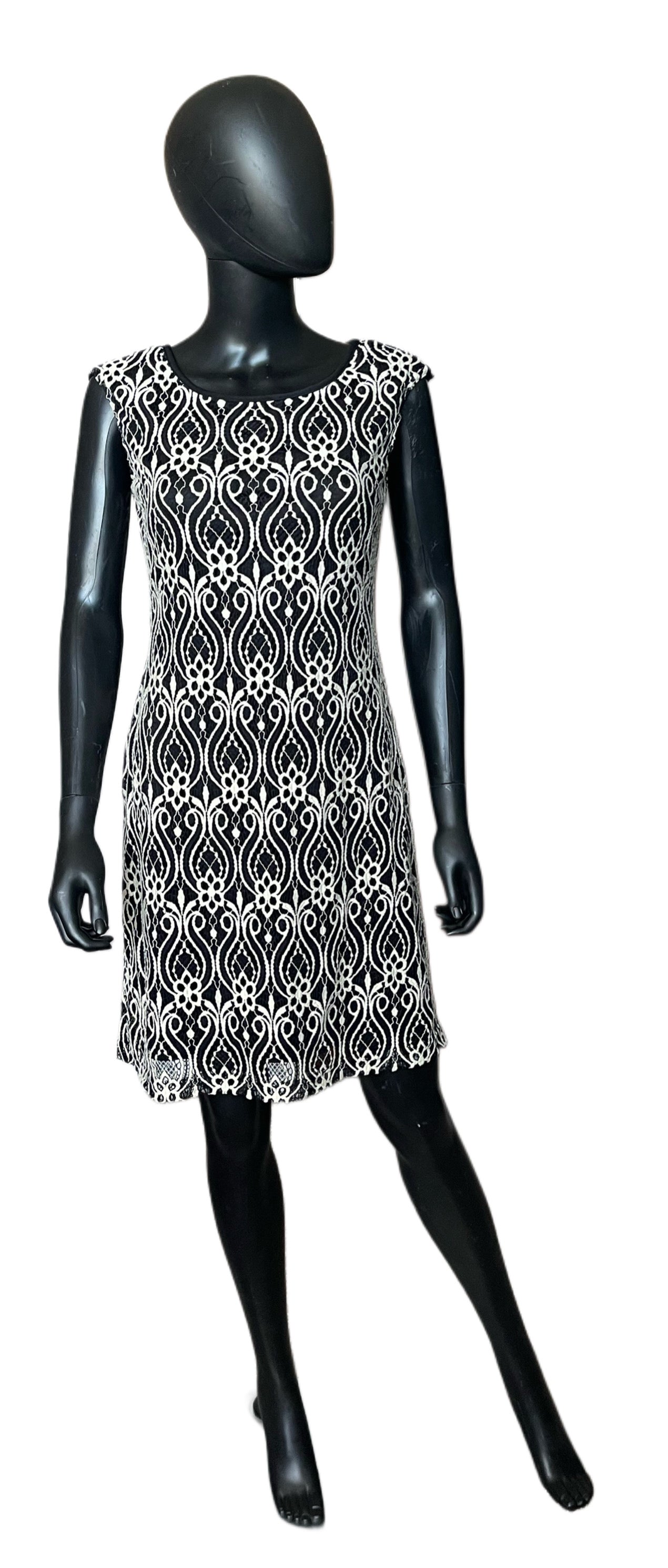 Black & Ivory Lace Overlay Sheath Dress – Size 6 – Connected Apparel